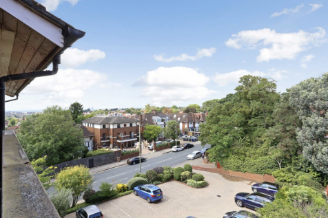 85138 house heathside corner finchley road and we