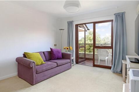 85138 house heathside corner finchley road and we