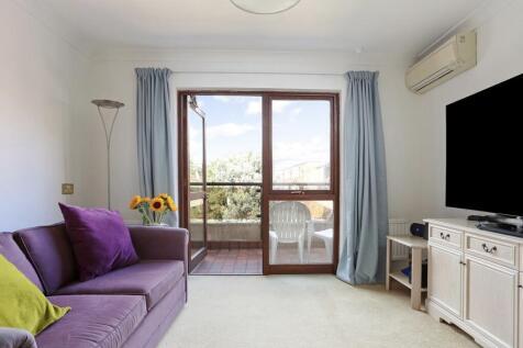 85138 house heathside corner finchley road and we