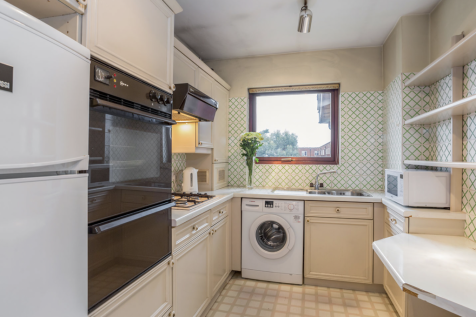 85138 house heathside corner finchley road and we