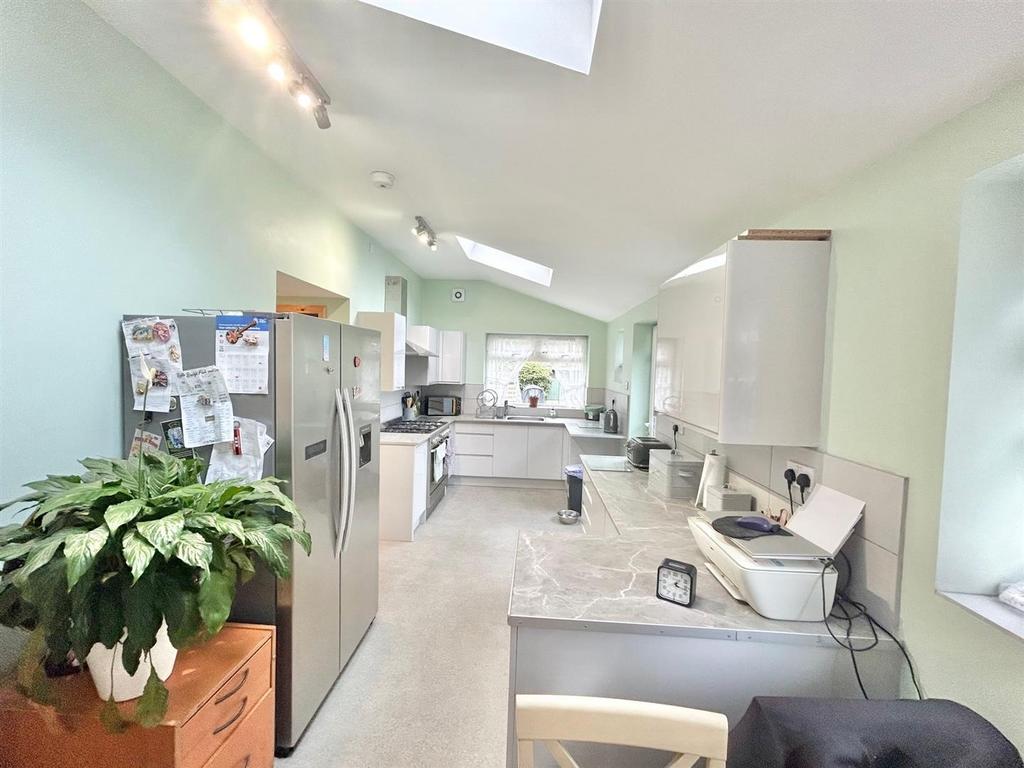 Kitchen 4.jpg