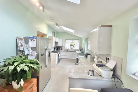 3 bedroom semi-detached house for sale, South Avenue, Hope Carr, Leigh