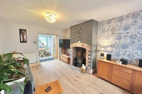 3 bedroom semi-detached house for sale, South Avenue, Hope Carr, Leigh