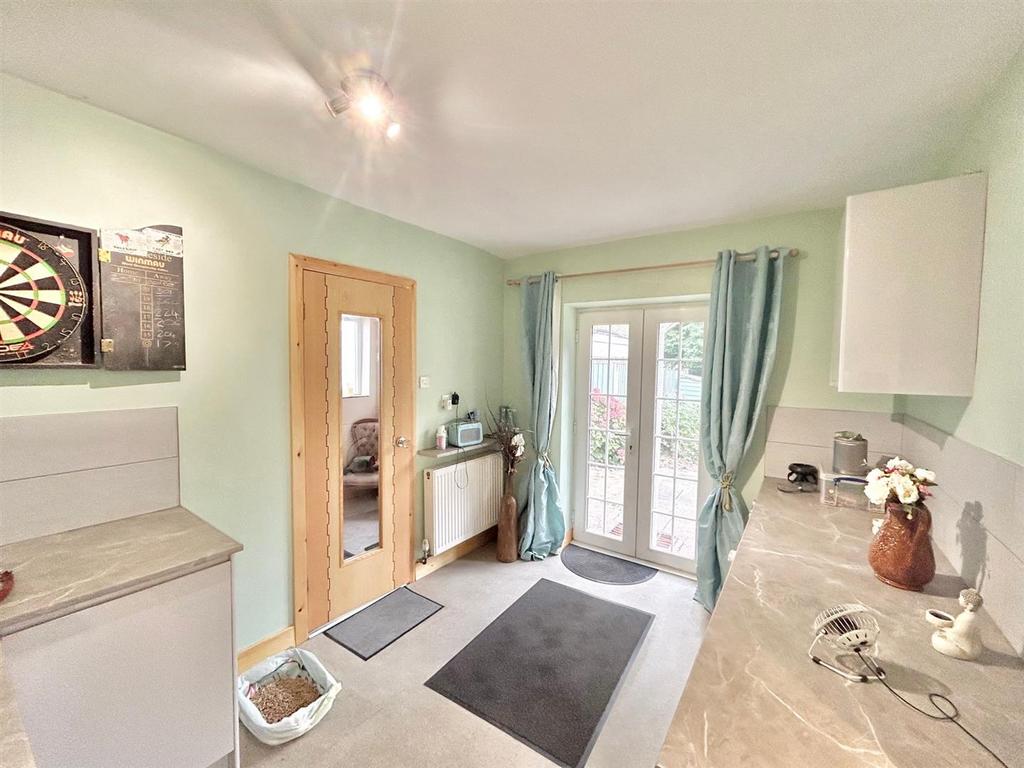 Kitchen 2.jpg