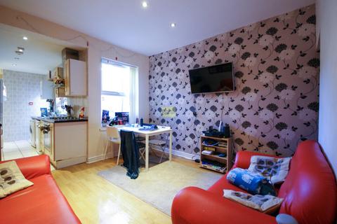 5 bedroom terraced house to rent, Harrow Road, Birmingham B29