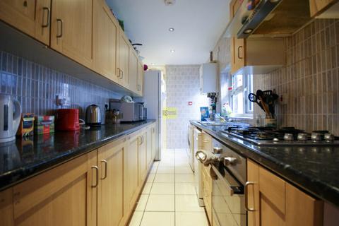 5 bedroom terraced house to rent, Harrow Road, Birmingham B29