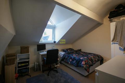5 bedroom terraced house to rent, Harrow Road, Birmingham B29