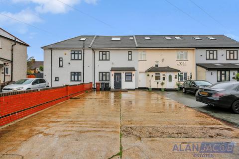 4 bedroom terraced house for sale, Greenway, Dagenham RM8