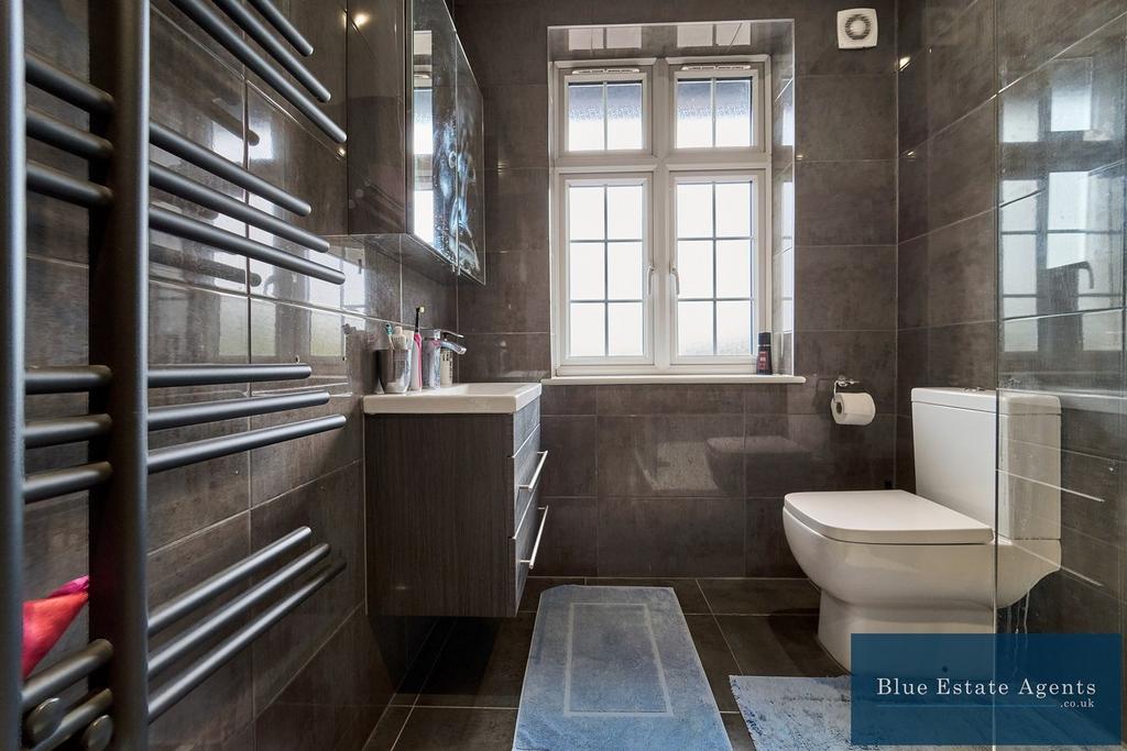 En-Suite Shower Suite