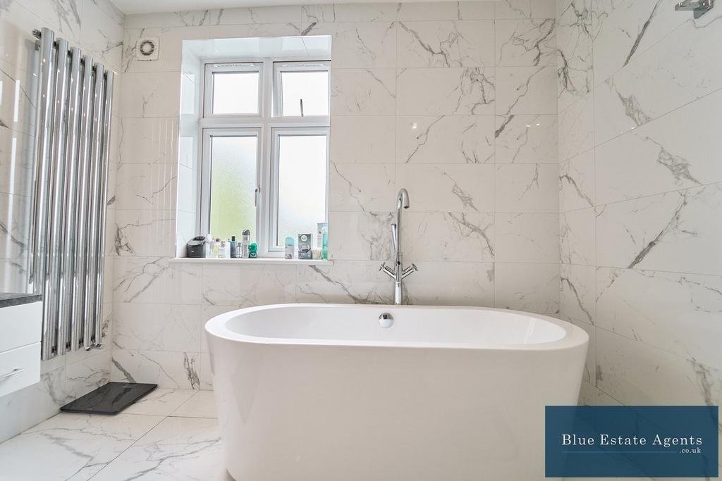 Family Bathroom Suite