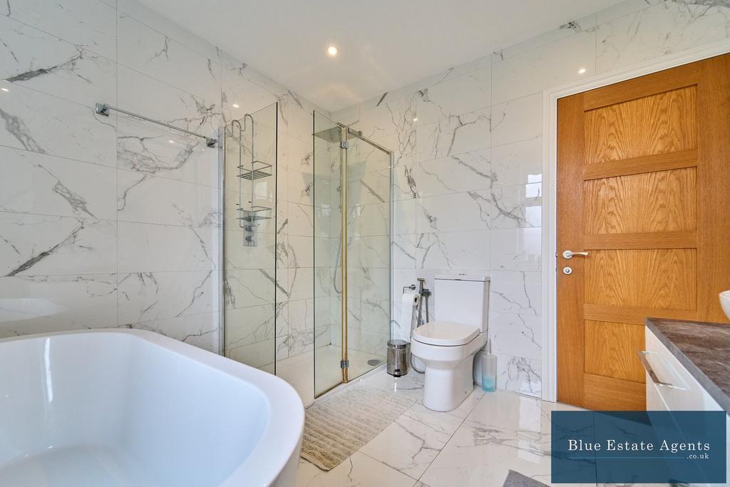 Family Bathroom Suite