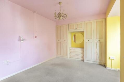 85138 flat finchley road london greater london nw