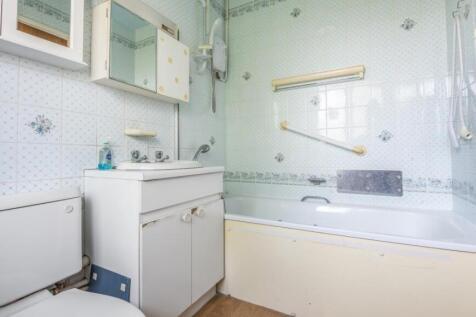 85138 flat finchley road london greater london nw