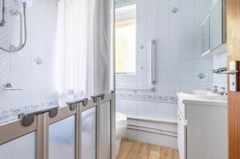 85138 flat finchley road london greater london nw