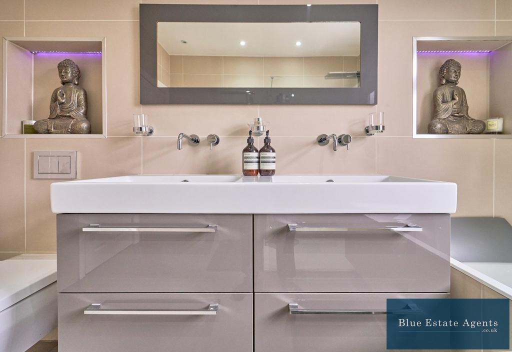 Family Bathroom Suite