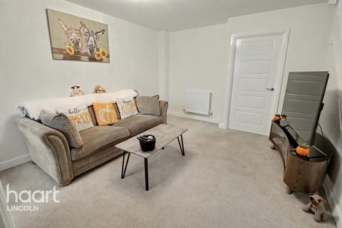 3 bedroom semi-detached house for sale, Aintree Drive, Market Rasen
