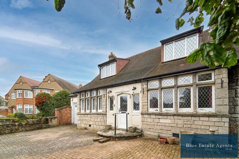 undefined, Ridgeway Road North, Isleworth, TW7