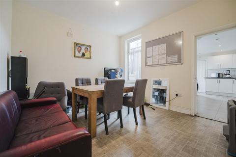 undefined, West End Road, Southall UB1