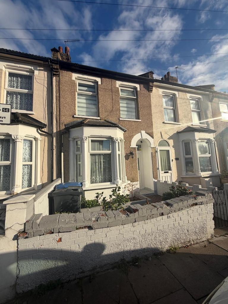 3 bed house to rent Haselbury Road, Edmonton N18
