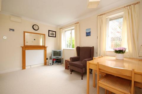 undefined, Finsbury Park Avenue, Finsbury Park, London, N4