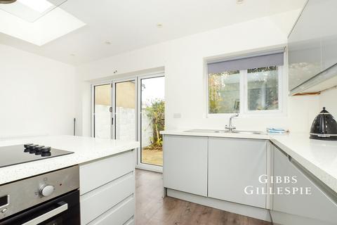 3 bedroom semi-detached house to rent, Leamington Crescent, Harrow, HA2