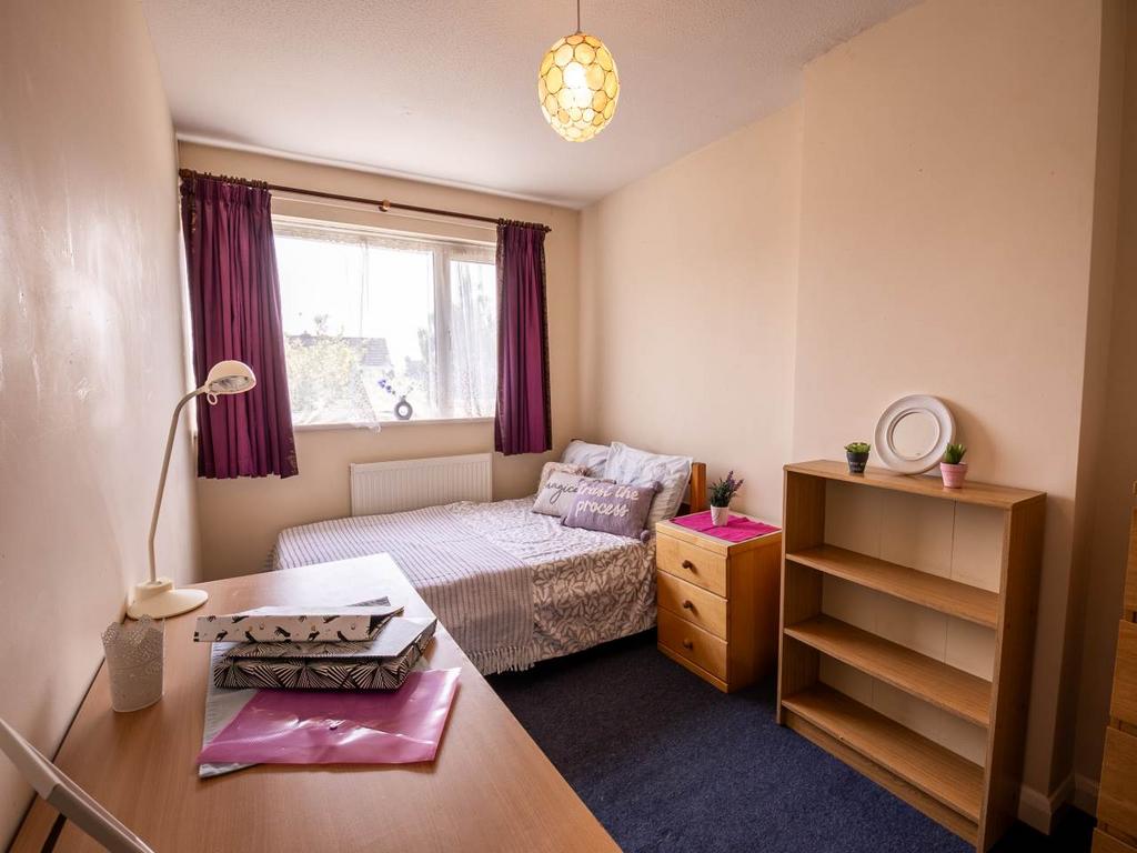 3brockenhurst studen