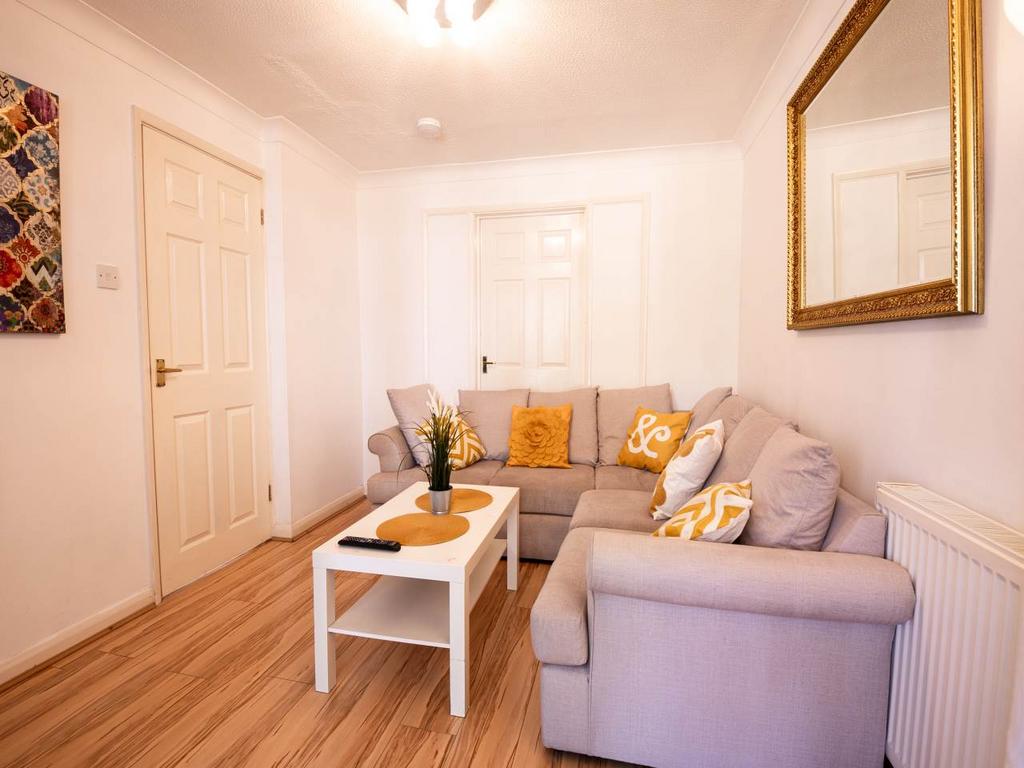3brockenhurst studen