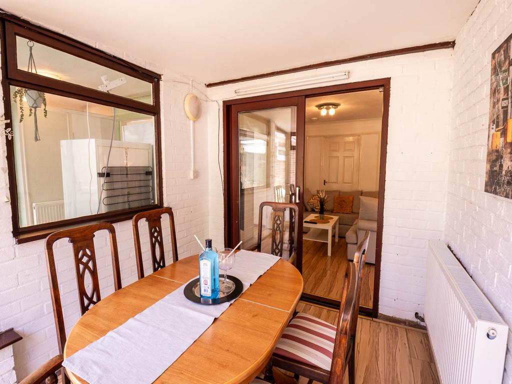 3brockenhurst studen