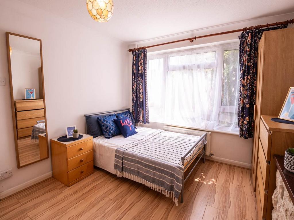 3brockenhurst studen