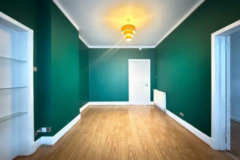 2 bedroom flat to rent, Tollcross Road