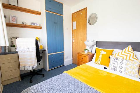 5 bedroom house to rent, Tenterden Drive, Canterbury,