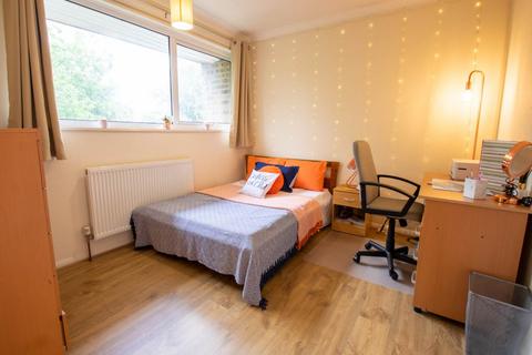 6 bedroom house to rent, Somner Close , Canterbury, Kent