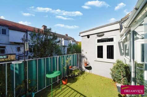 85138 flat north end road golders green london nw