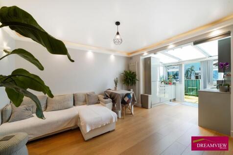 85138 flat north end road golders green london nw