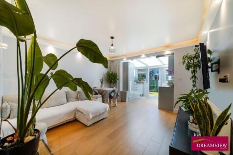 85138 flat north end road golders green london nw