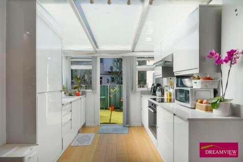 85138 flat north end road golders green london nw