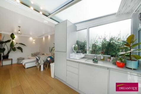 85138 flat north end road golders green london nw