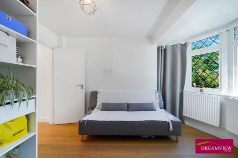85138 flat north end road golders green london nw