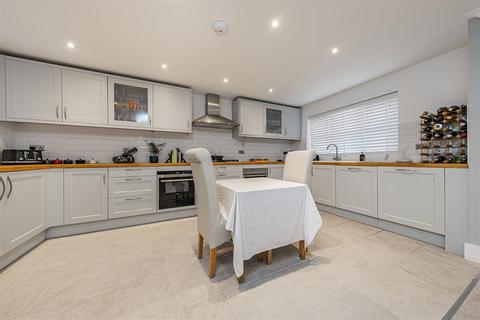 undefined, Turnberry Drive, Bricket Wood, St. Albans