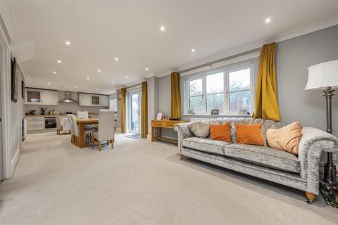 4 bedroom detached house for sale, Turnberry Drive, Bricket Wood, St. Albans