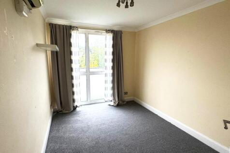 85138 flat the vale golders green london nw11 8st