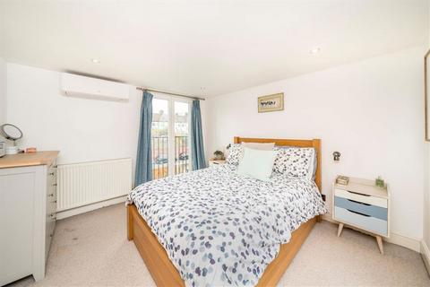 4 bedroom end of terrace house for sale, Malpas Road, London SE4
