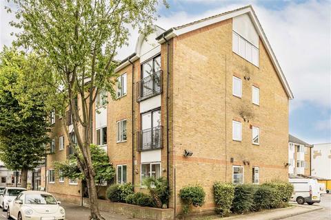 Cairngorm Close, Teddington TW11