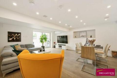 undefined, Highview House, NW4