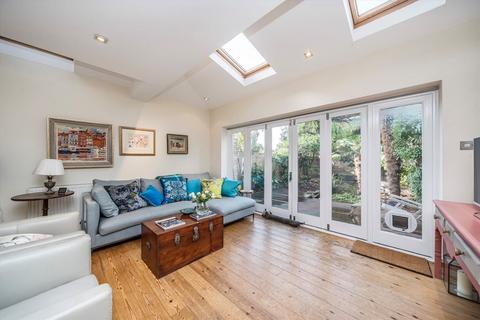 2 bedroom flat for sale, Foxbourne Road, London SW17