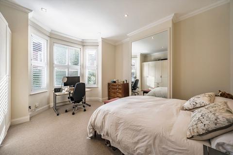 2 bedroom flat for sale, Foxbourne Road, London SW17
