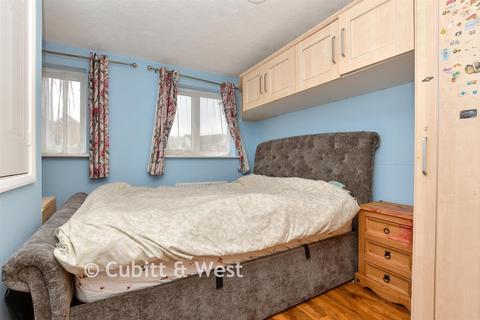 2 bedroom terraced house for sale, Kelvin Gardens, Croydon, Surrey