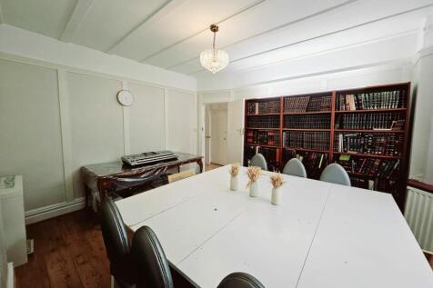 85138 house cranbourne gardens london greater lon