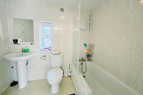 85138 house cranbourne gardens london greater lon