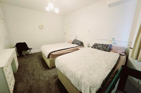 85138 house cranbourne gardens london greater lon